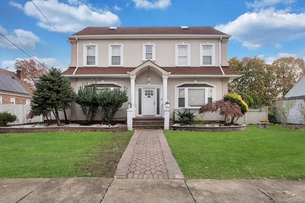 $949,000 | 810 Wallace Avenue, Baldwin, NY 11510