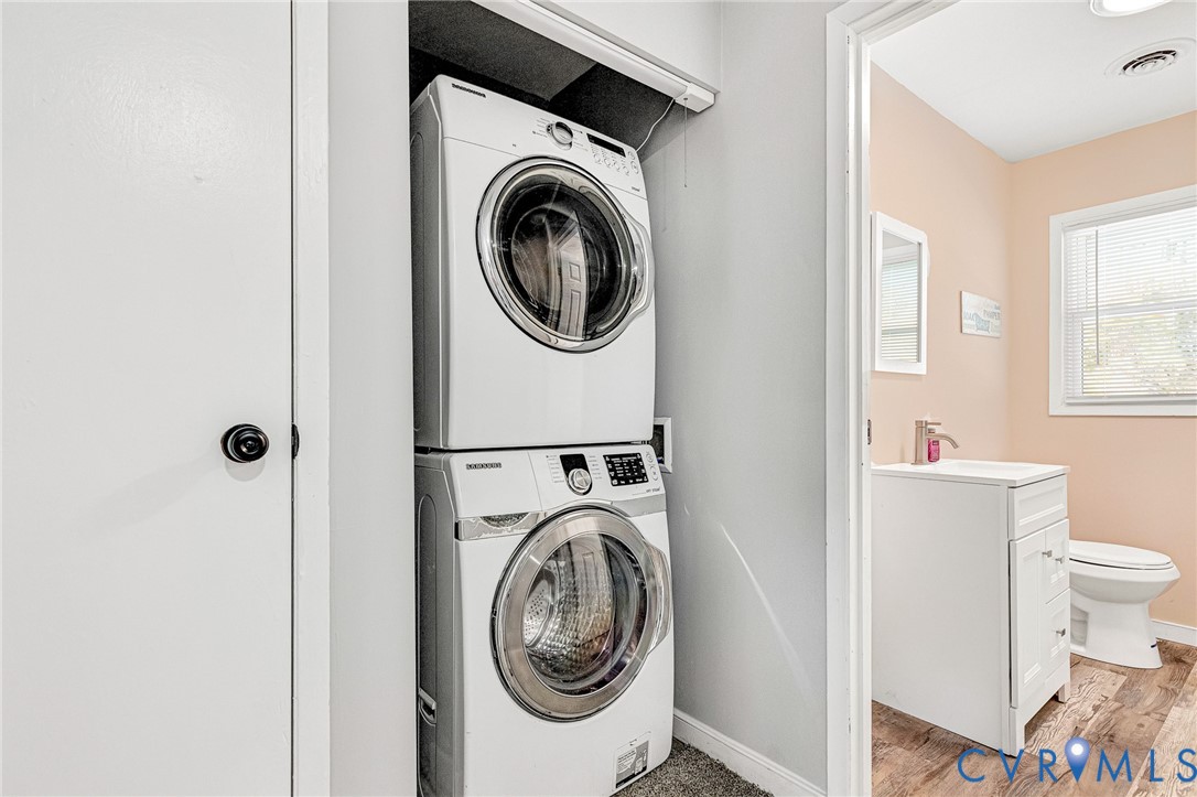 15200 Chieftain Road Disputanta, VA 23842 - Photo 31 of 44 a utility room with dryer and washer