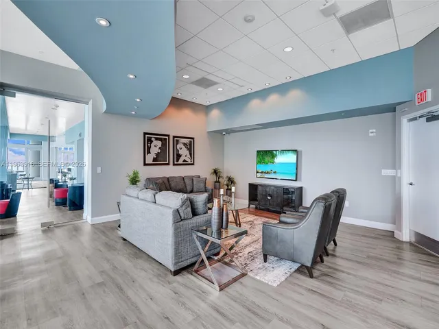 $4,250 | 300 South Biscayne Boulevard, Unit T1414, Miami, FL 33131