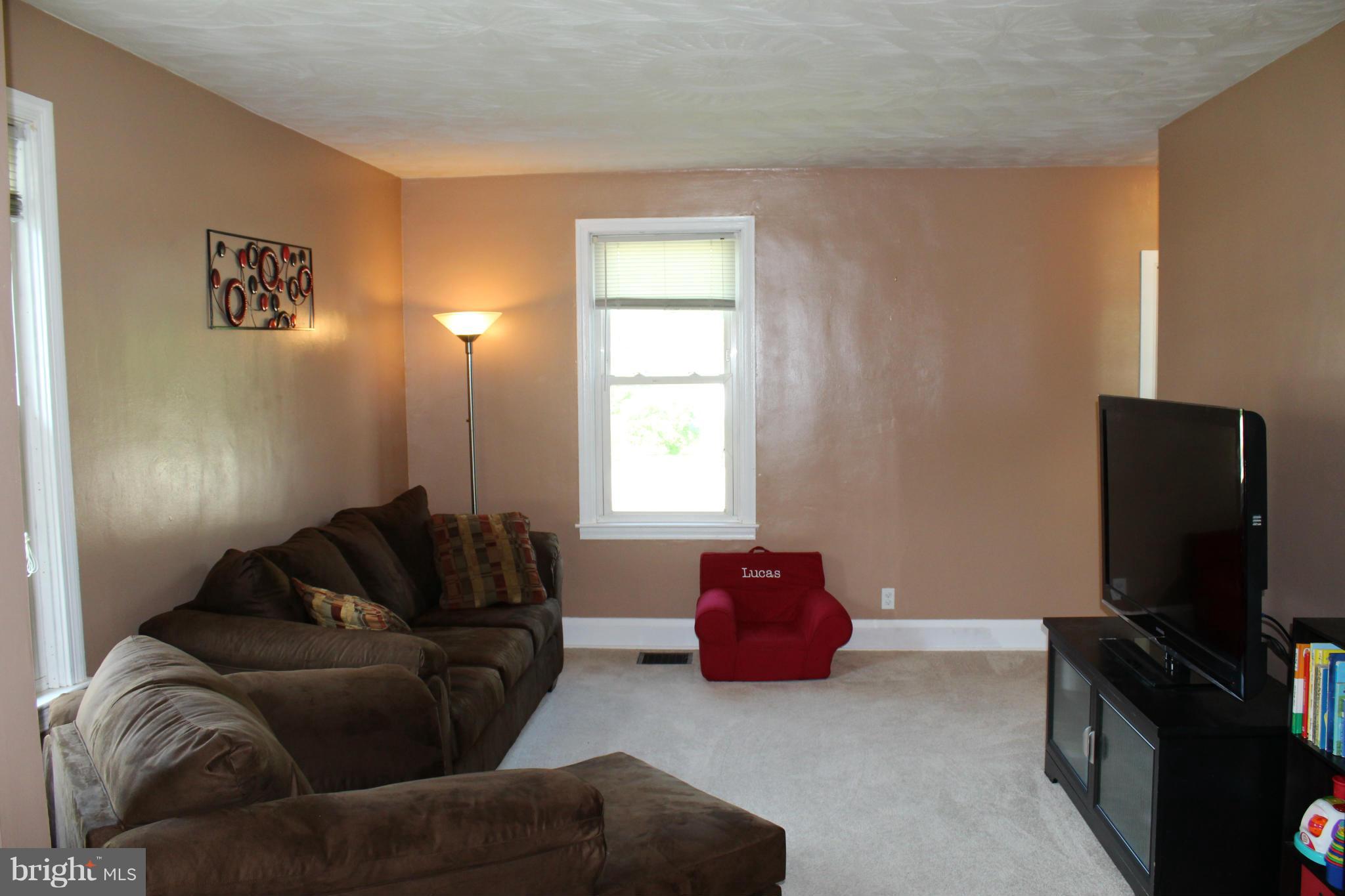 111 North Hammonds Ferry Road Linthicum Heights, MD 21090 - Photo 3 of 25 Family Room
