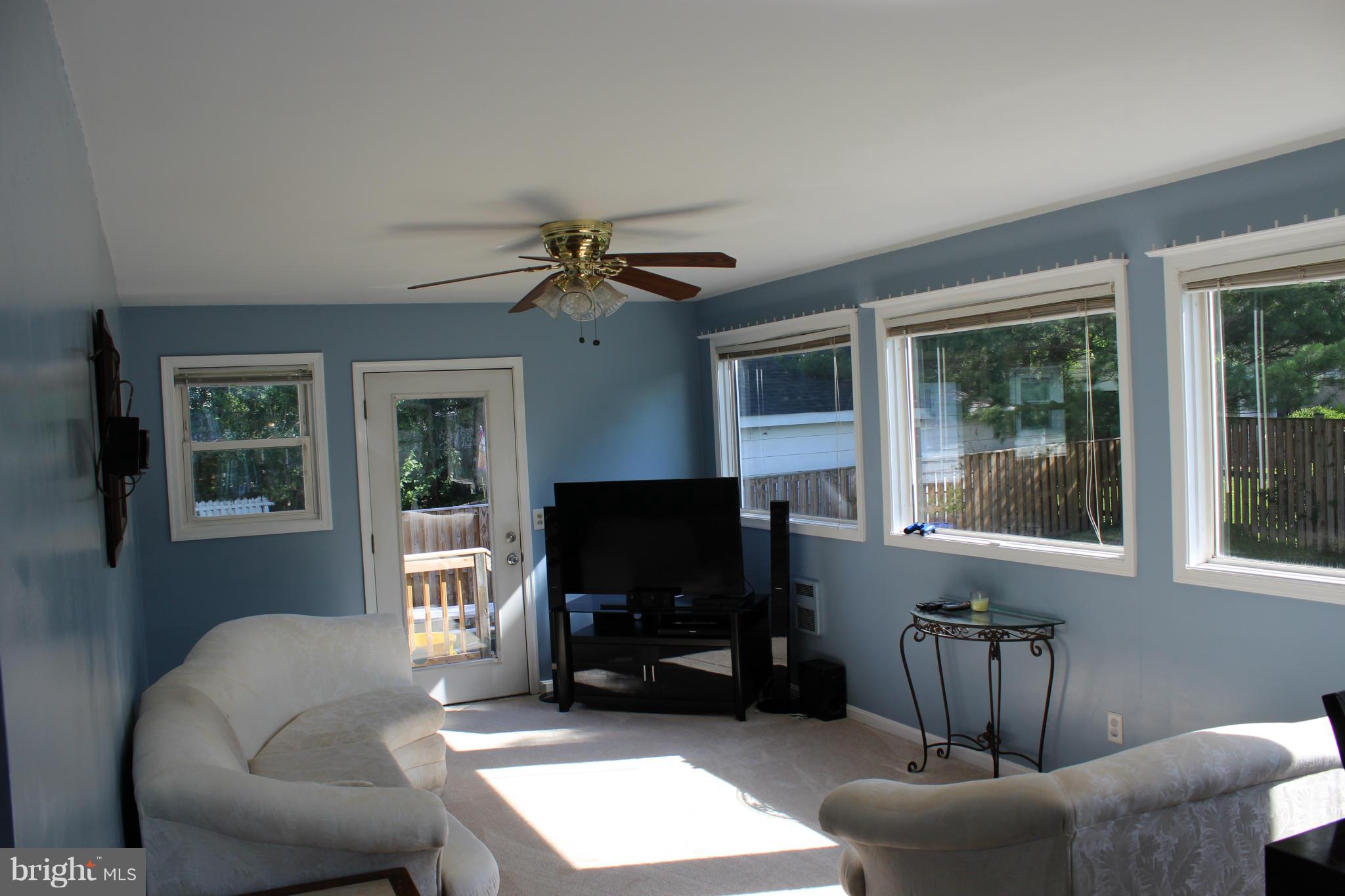 111 North Hammonds Ferry Road Linthicum Heights, MD 21090 - Photo 4 of 25 Living Room