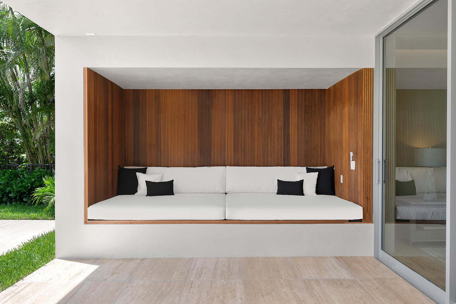 7859 Mandarin Drive Boca Raton, FL 33433 - Photo 35 of 75 Lounge