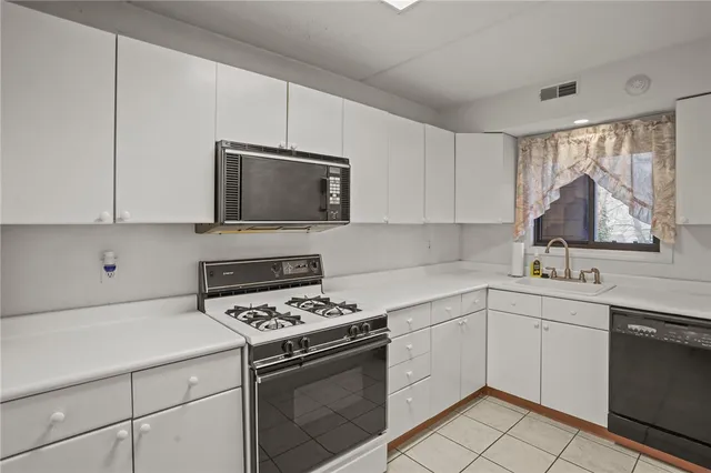 $337,900 | 650 East Greenwich Avenue, Unit B5 211, West Warwick, RI 02893