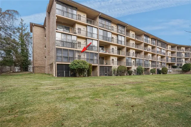 $337,900 | 650 East Greenwich Avenue, Unit B5 211, West Warwick, RI 02893