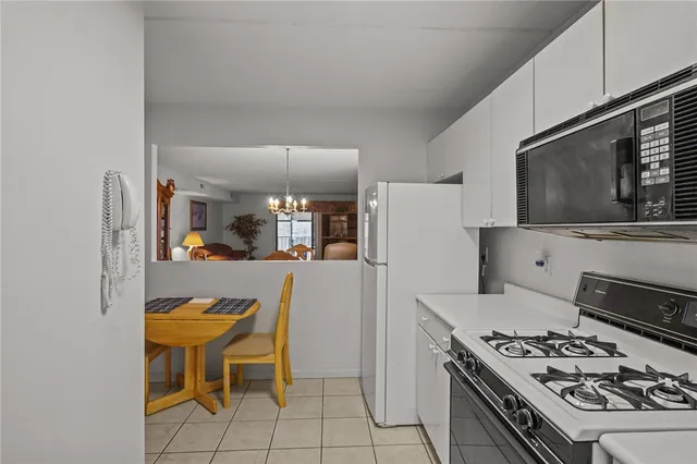 $337,900 | 650 East Greenwich Avenue, Unit B5 211, West Warwick, RI 02893