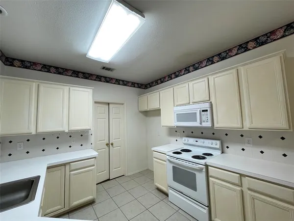 $2,395 | 4108 Hedgerow Drive, Plano, TX 75024