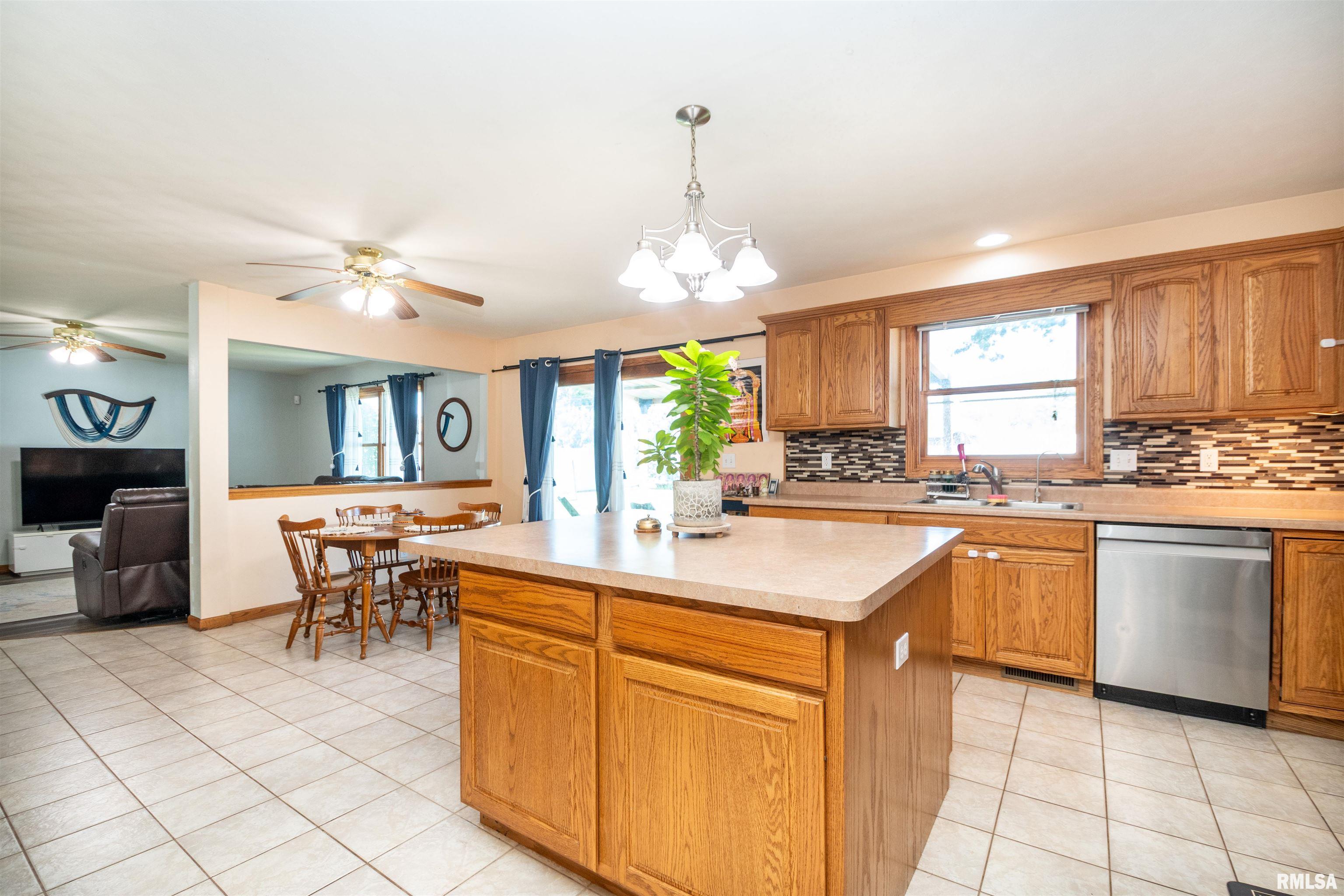 1011 South Johanson Road Peoria, IL 61607 - Photo 12 of 36 Gallery Image 12