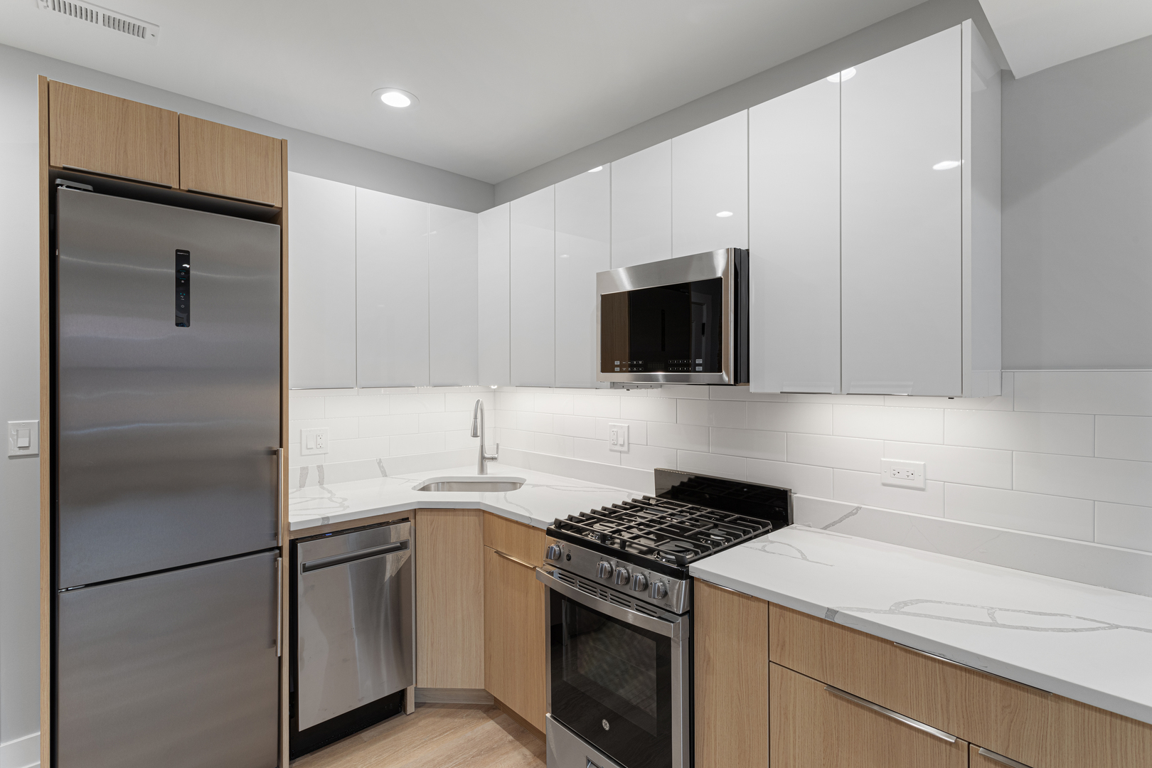 1556 West Juneway Terrace, Unit 3K Chicago, IL 60626 - Photo 5 of 17 a kitchen with a sink and a refrigerator