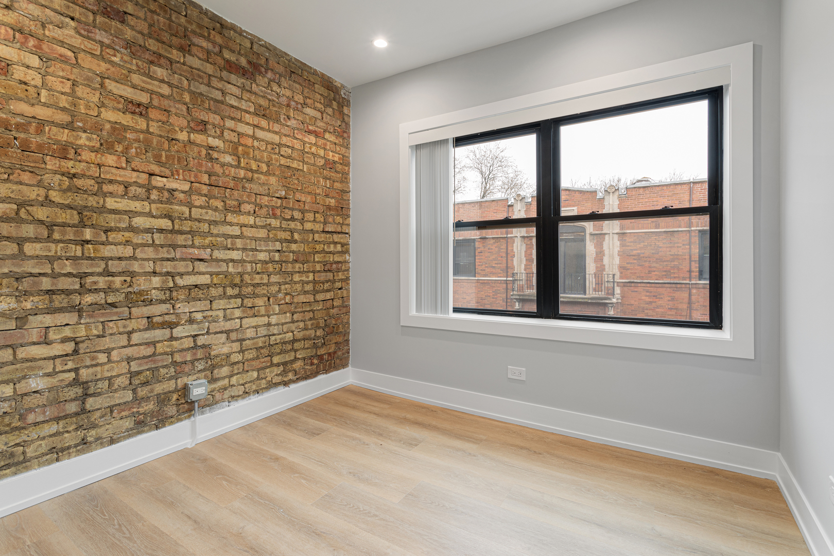 1556 West Juneway Terrace, Unit 3K Chicago, IL 60626 - Photo 6 of 17 a view of empty room with a window