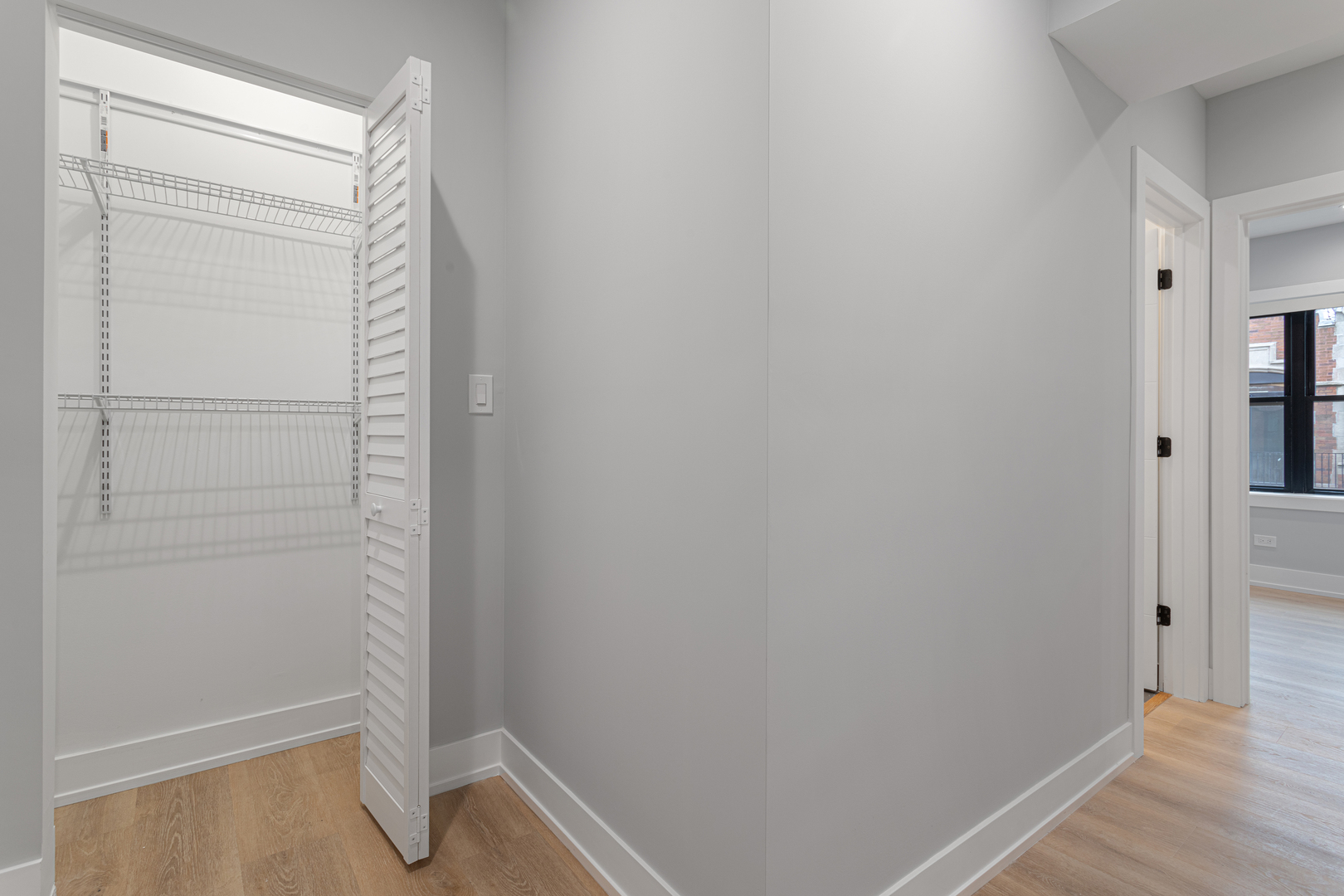 1556 West Juneway Terrace, Unit 3K Chicago, IL 60626 - Photo 8 of 17 a view of closet