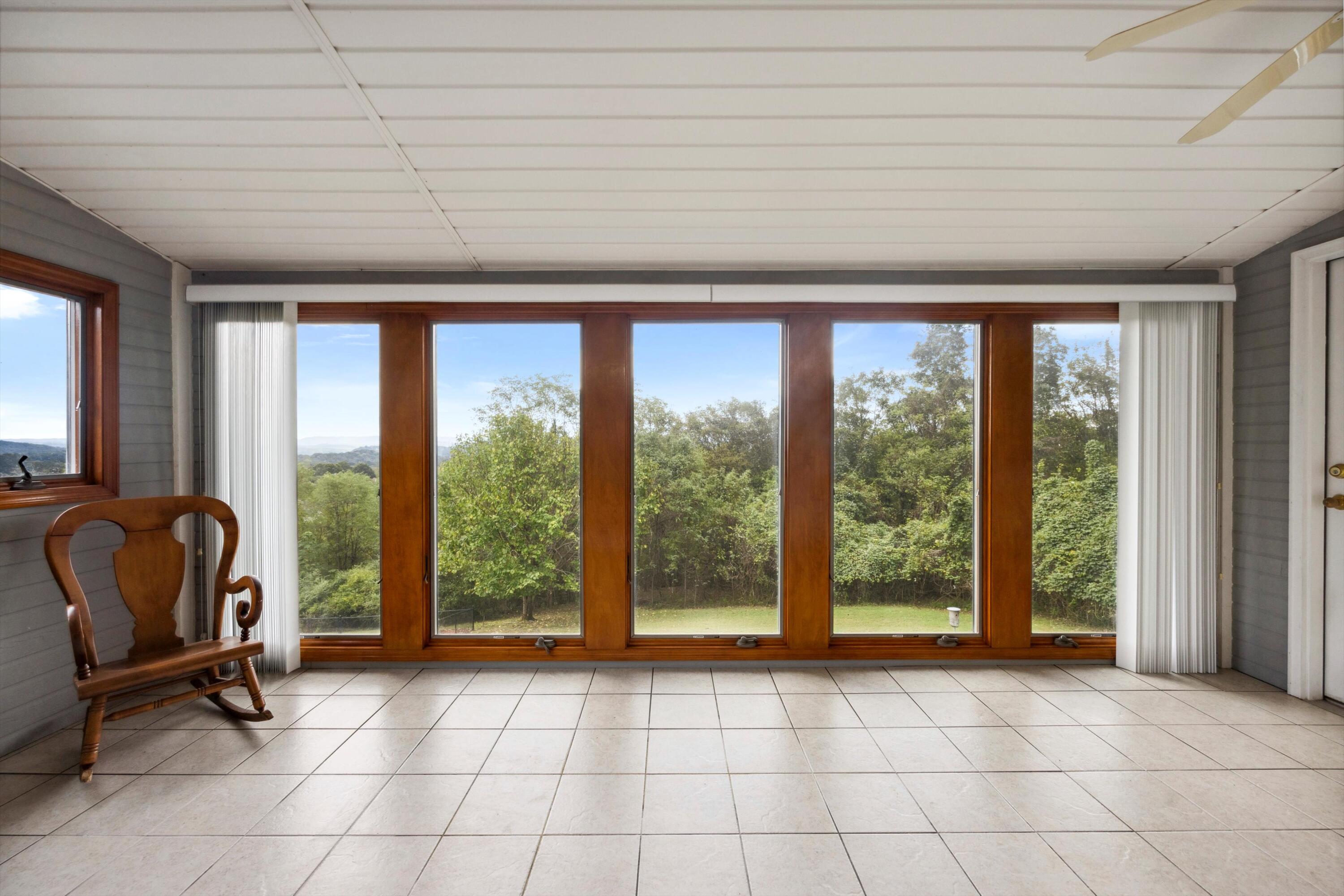 6468 Fairview Road Hixson, TN 37343 - Photo 14 of 54 Sun Room