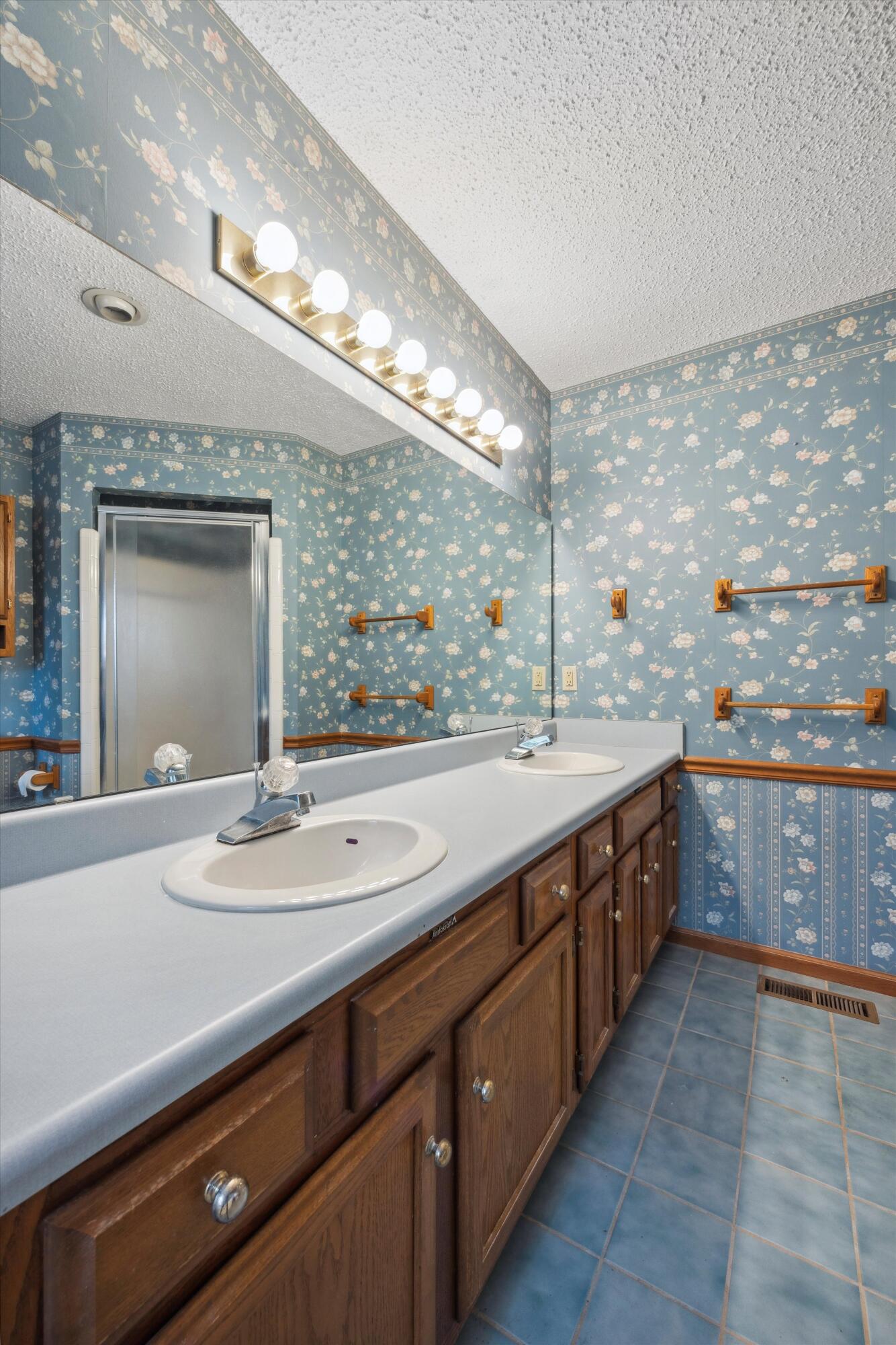 6468 Fairview Road Hixson, TN 37343 - Photo 24 of 54 Primary Ensuite
