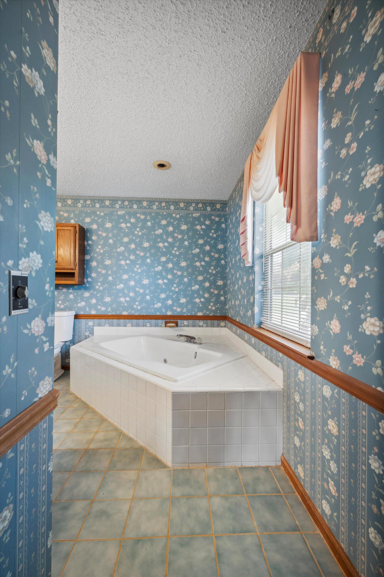 6468 Fairview Road Hixson, TN 37343 - Photo 25 of 54 Primary Ensuite