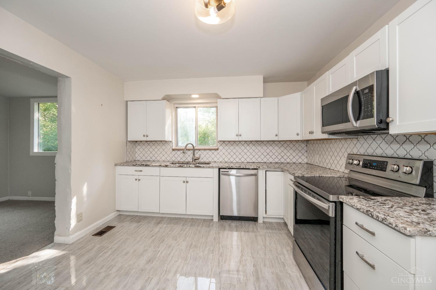 214 Ridgeway Road Cincinnati, OH 45216 - Photo 7 of 39