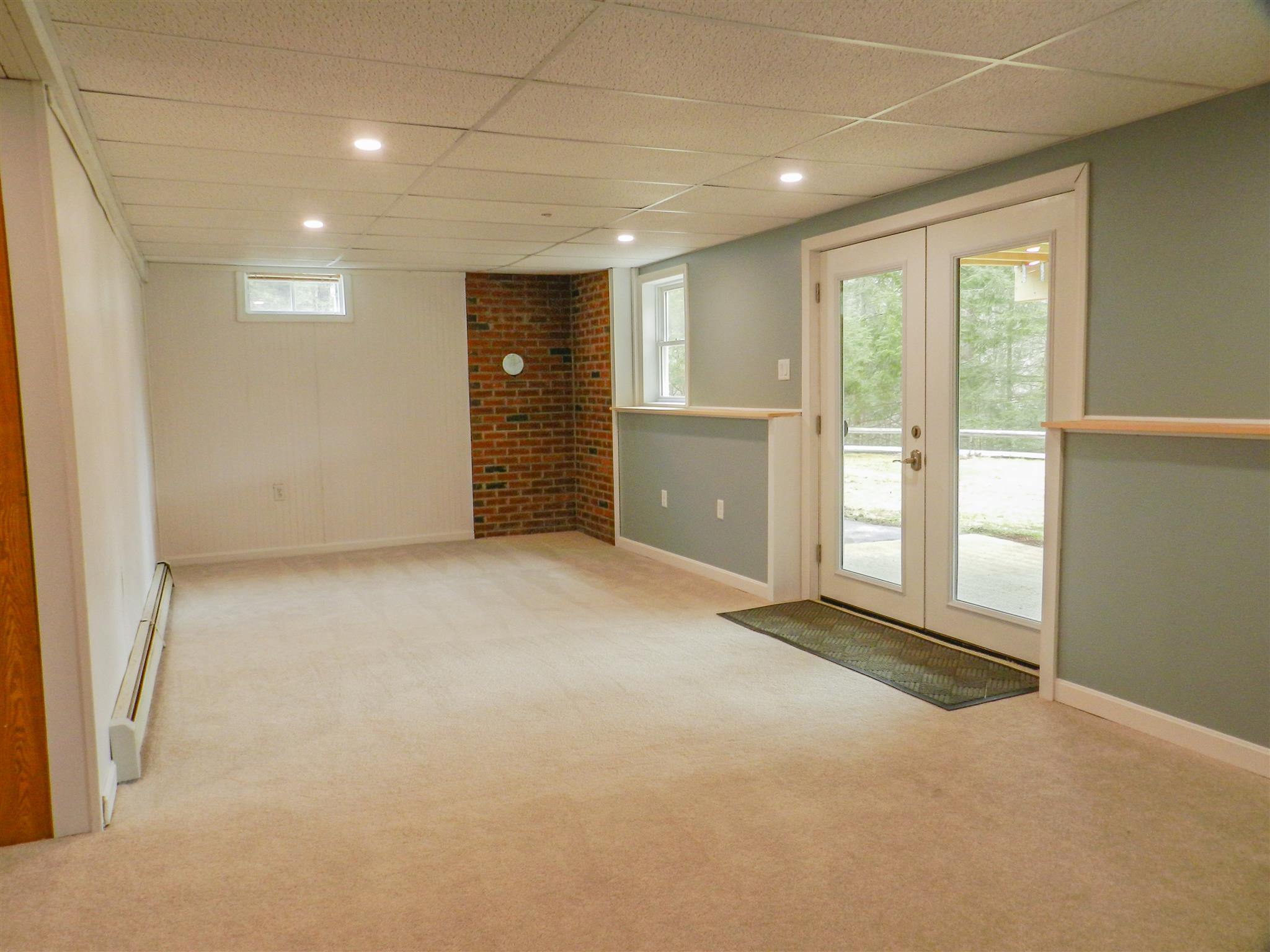 161 Thorndike Road Weare, NH 03281 - Photo 29 of 40