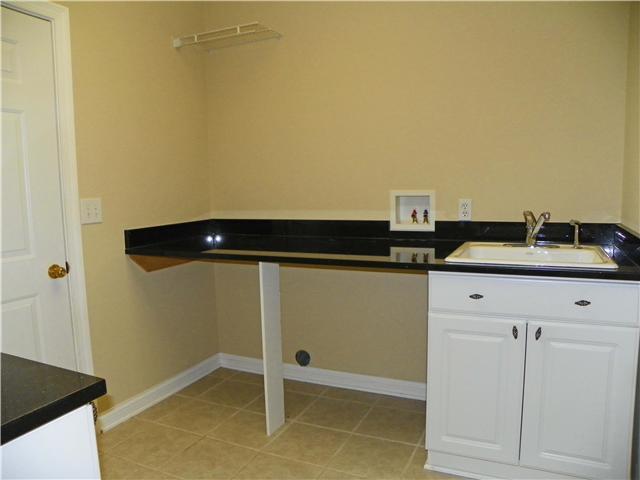 854 Hard Road Columbus, OH 43235 - Photo 8 of 25 Gallery Image 8
