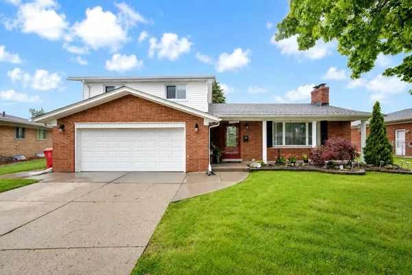 $289,900 | 19402 Rockport Street, Roseville, MI 48066