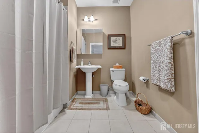 $418,500 | 417 Regency Place, Woodbridge, NJ 07095