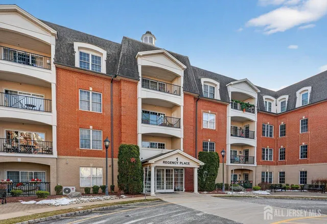 $418,500 | 417 Regency Place, Woodbridge, NJ 07095