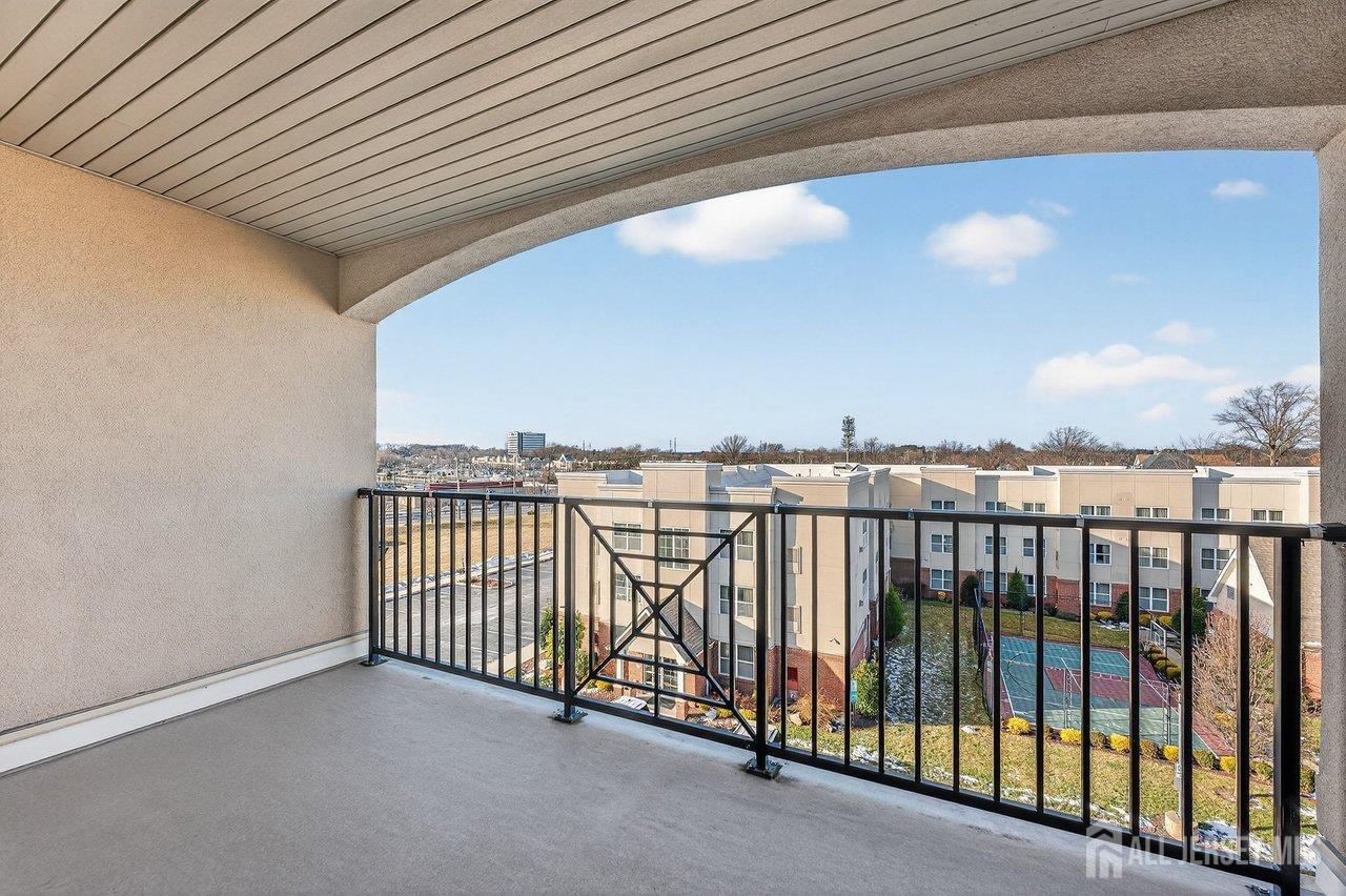 417 Regency Place Woodbridge, NJ 07095 - Photo 22 of 28 a view of a balcony