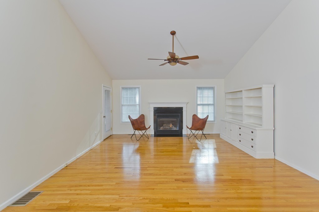 204 Russell Road, Unit E Westfield, MA 01085 - Photo 9 of 20 Gallery Image 9