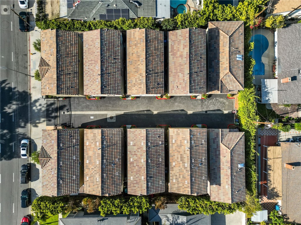 16863 Balboa Boulevard Van Nuys, CA 91406 - Photo 34 of 34 a front view of a house with a garden