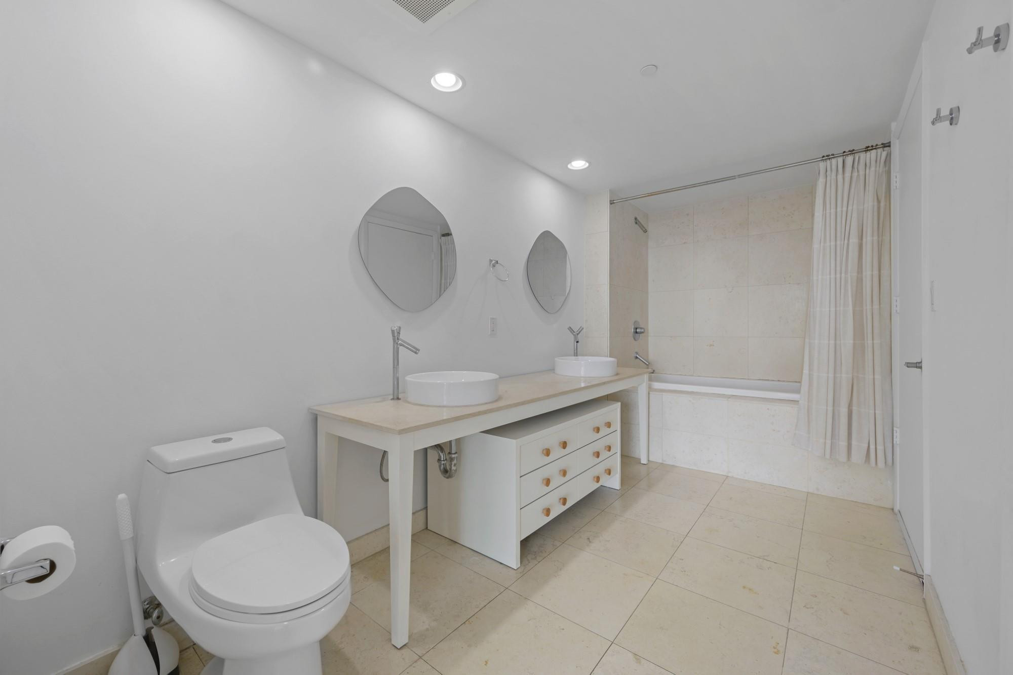 495 Brickell Avenue, Unit 4407 Miami, FL 33131 - Photo 11 of 24 Photo 11