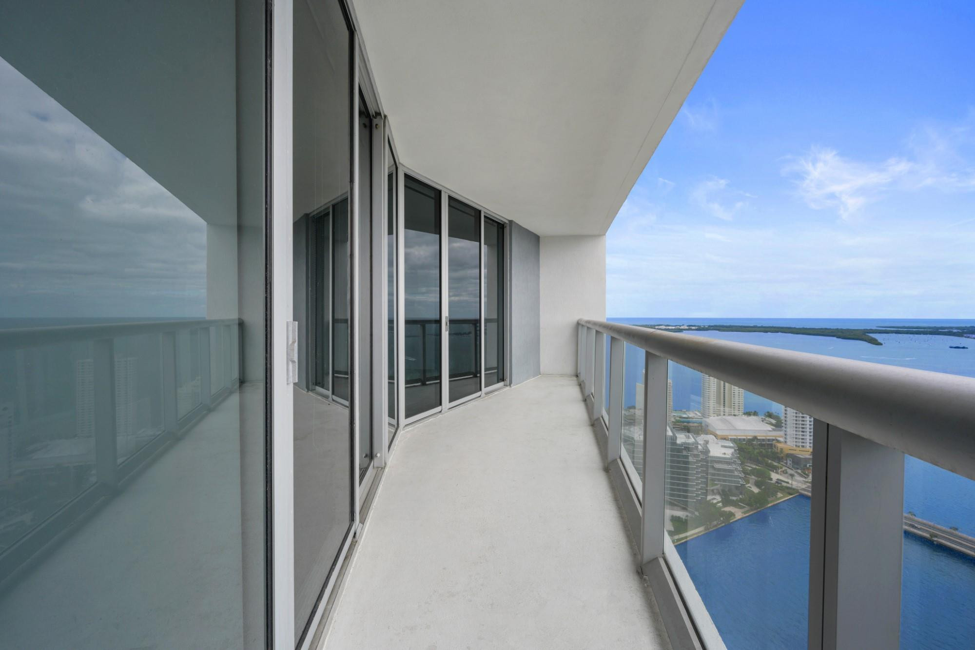 495 Brickell Avenue, Unit 4407 Miami, FL 33131 - Photo 4 of 24 Photo 4