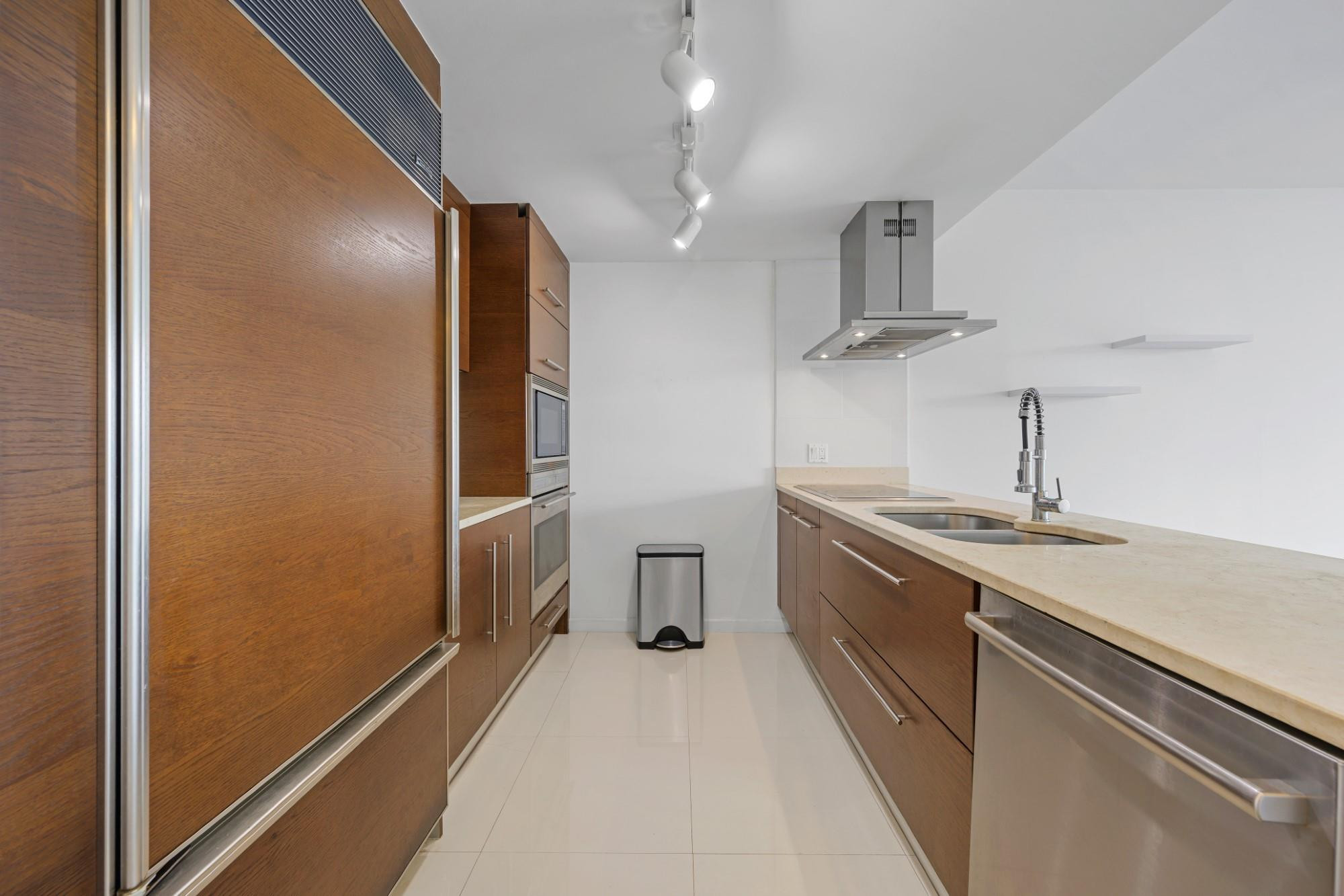 495 Brickell Avenue, Unit 4407 Miami, FL 33131 - Photo 5 of 24 Photo 5