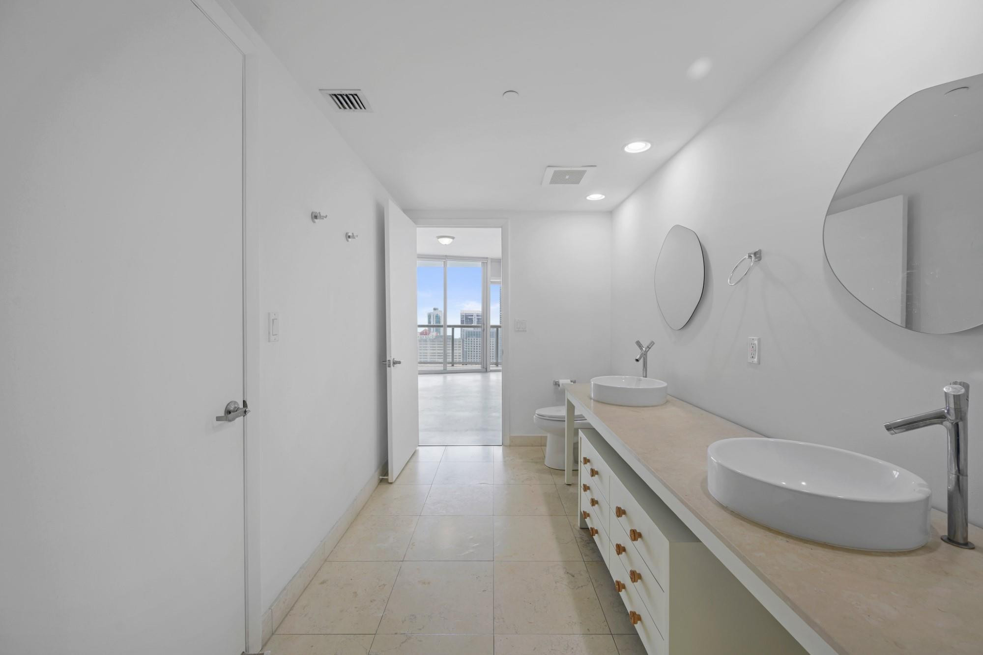 495 Brickell Avenue, Unit 4407 Miami, FL 33131 - Photo 10 of 24 Photo 10