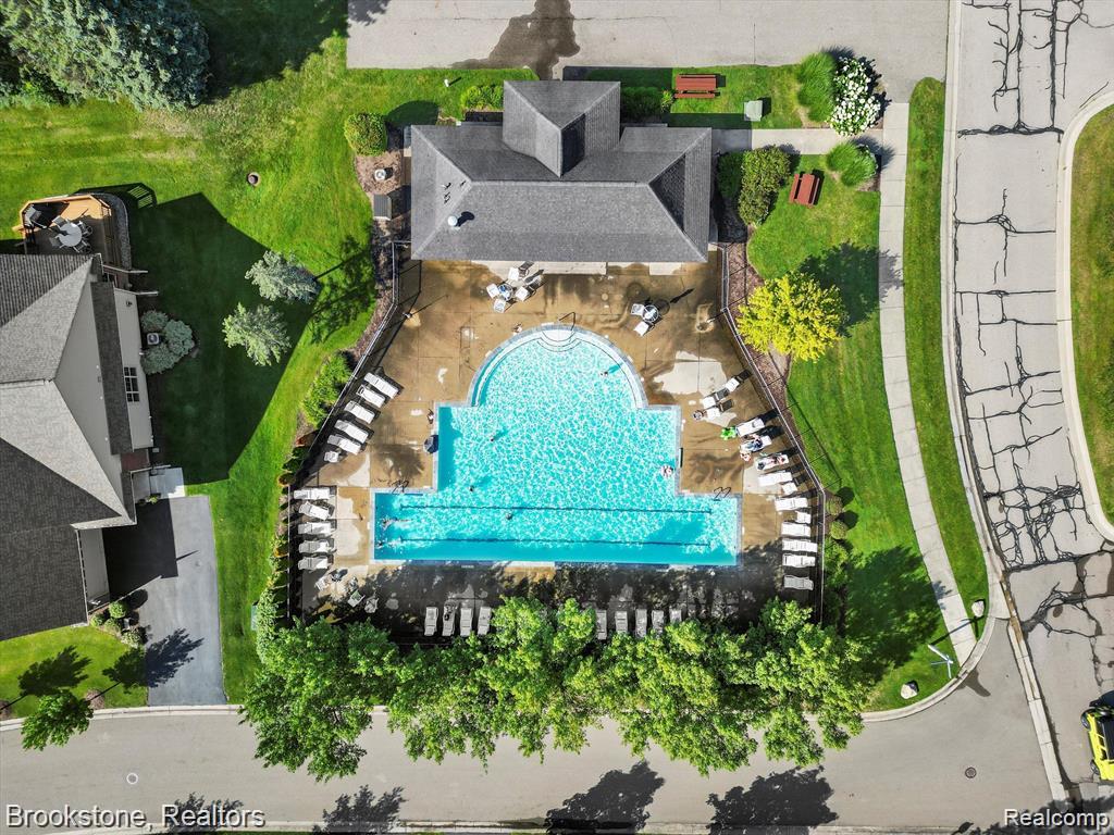 7655 Maple Ridge Court Clarkston, MI 48346 - Photo 6 of 64 Community Pool