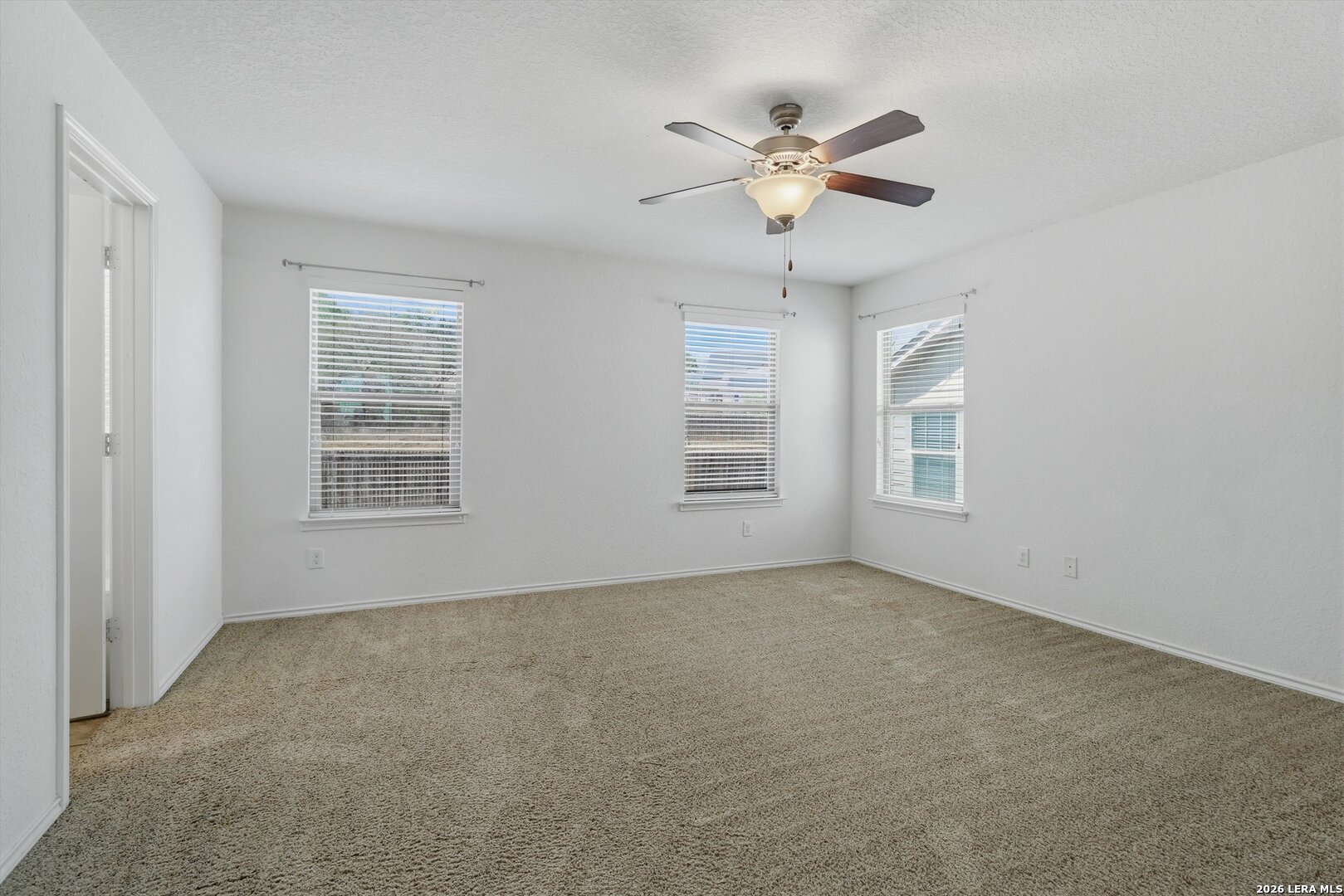 7121 Avery Road Live Oak, TX 78233 - Photo 14 of 31