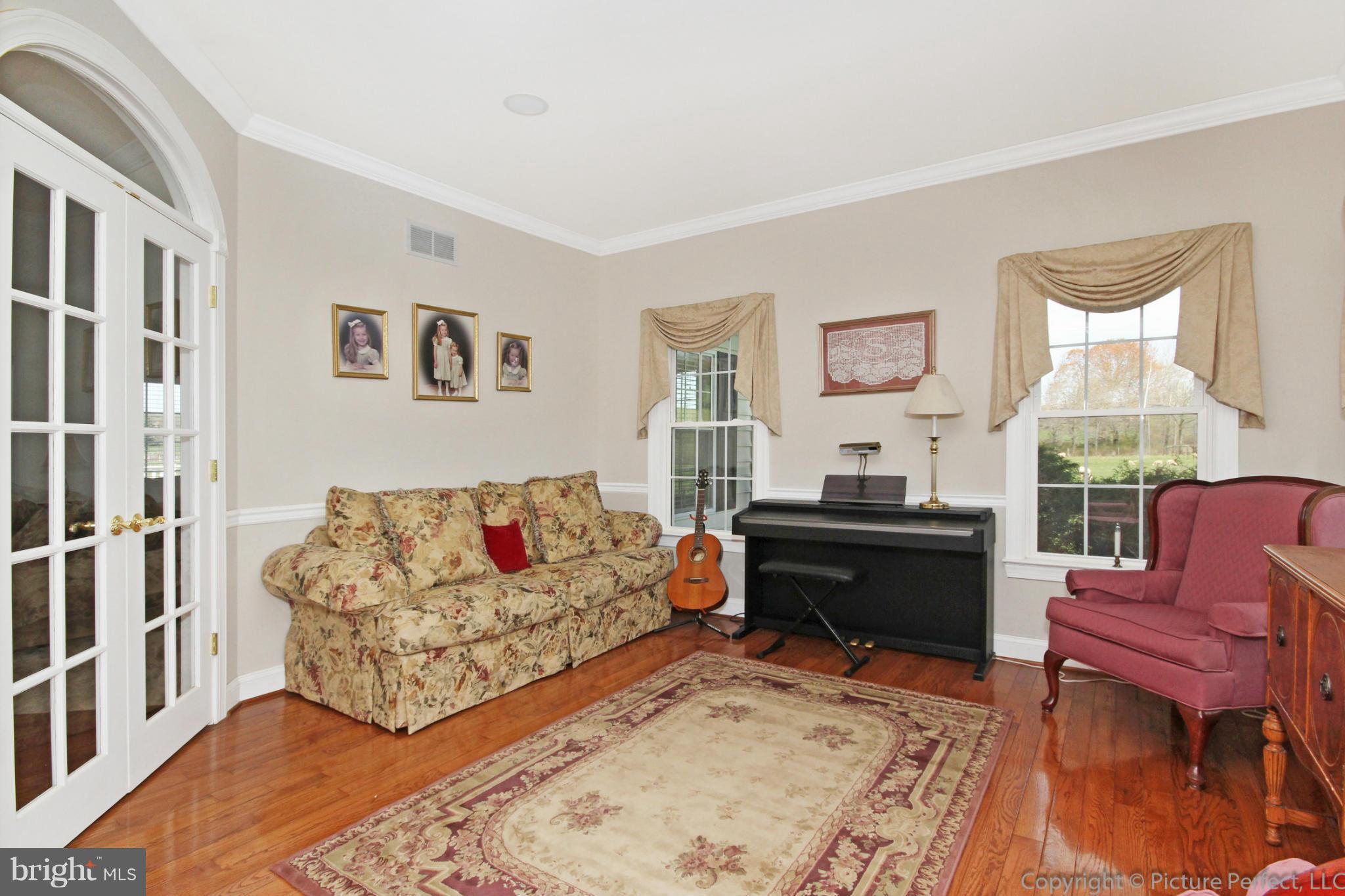 3670 Baker Road Westminster, MD 21157 - Photo 21 of 30 Living Room