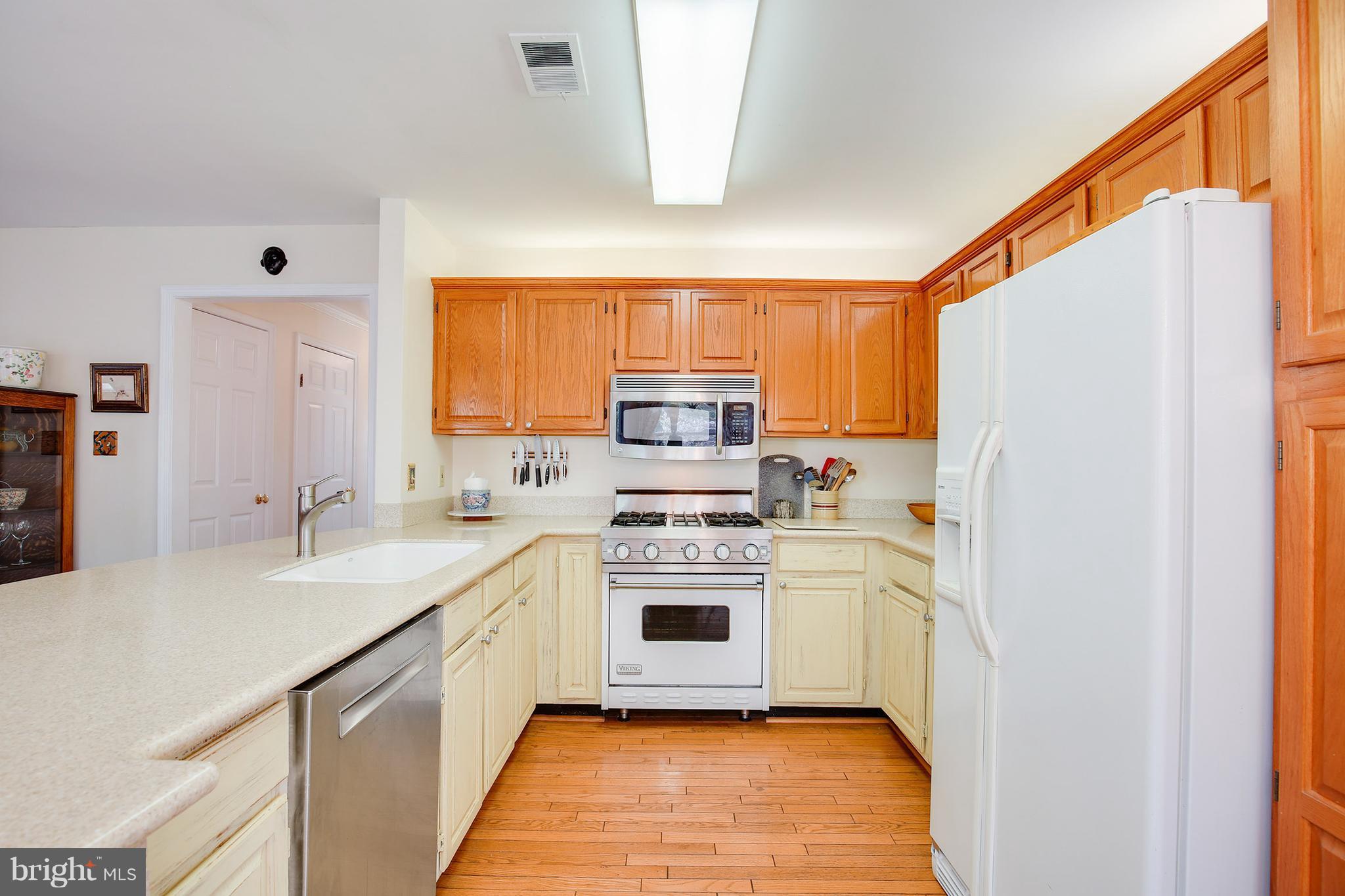 18841 Falling Star Road Germantown, MD 20874 - Photo 8 of 30 Kitchen