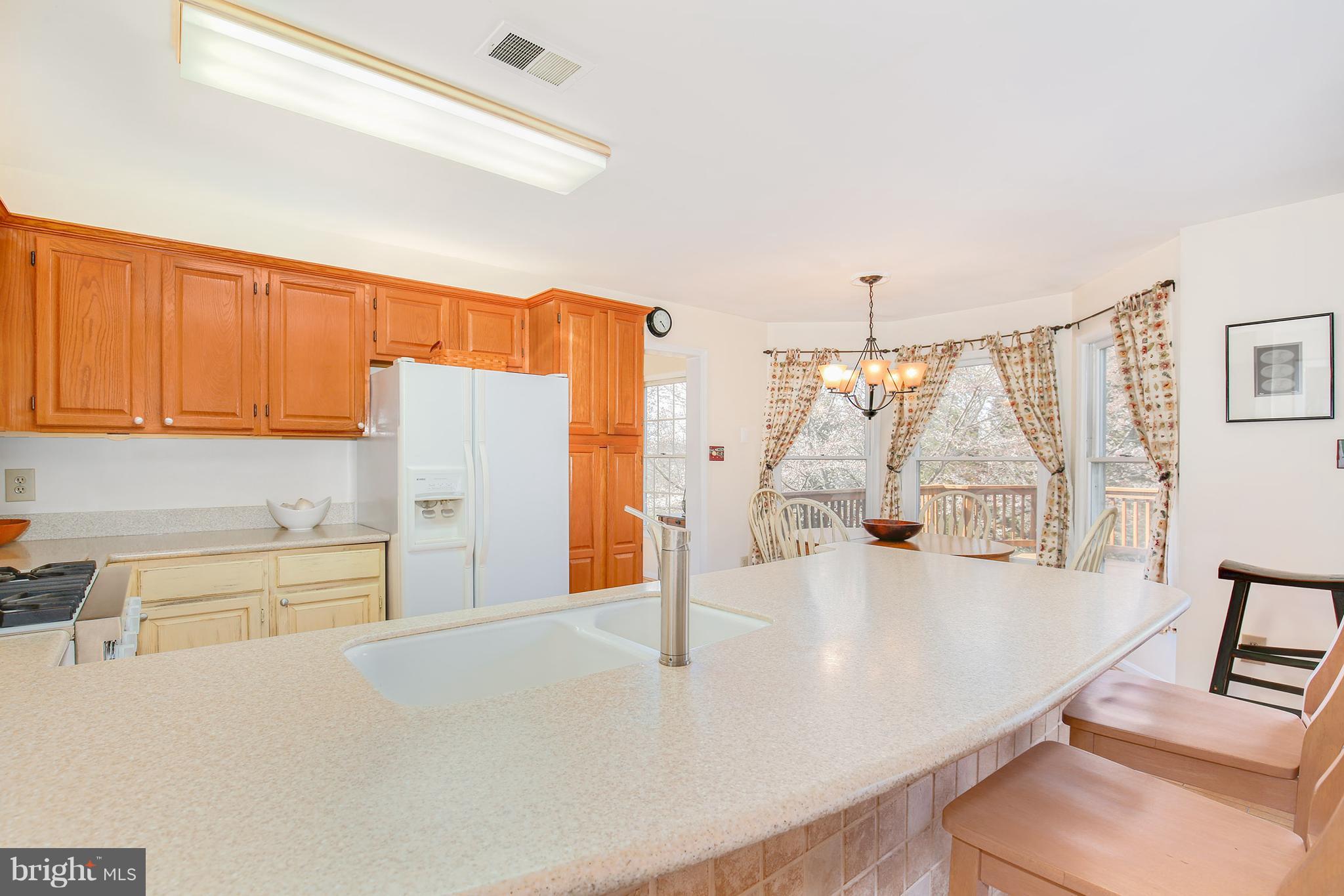 18841 Falling Star Road Germantown, MD 20874 - Photo 10 of 30 Kitchen