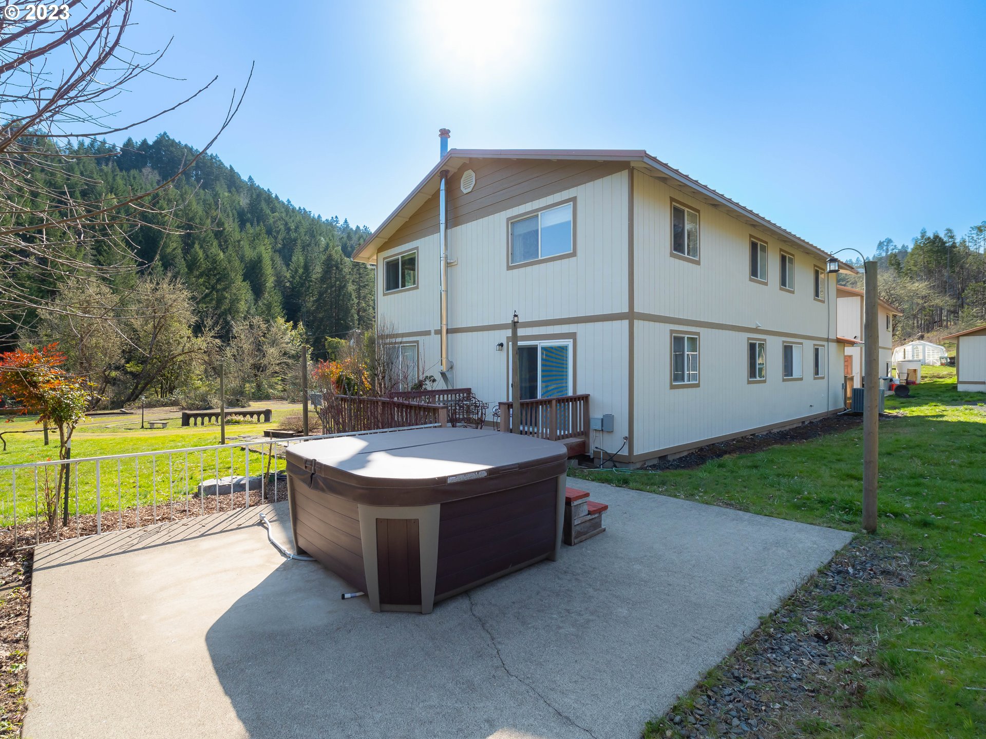 375 Porter Creek Road Winston, OR 97496 - Photo 9 of 41