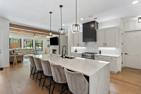 $2,349,000 | 6009 Laguna Cliff Lane, Austin, TX 78734