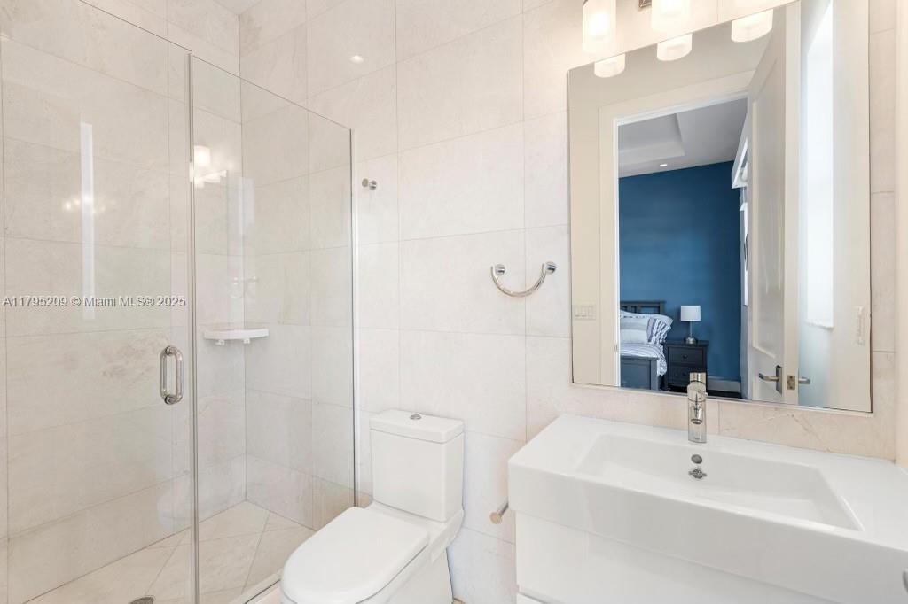 689 Glenridge Road Key Biscayne, FL 33149 - Photo 37 of 48 a bathroom with a sink toilet and shower