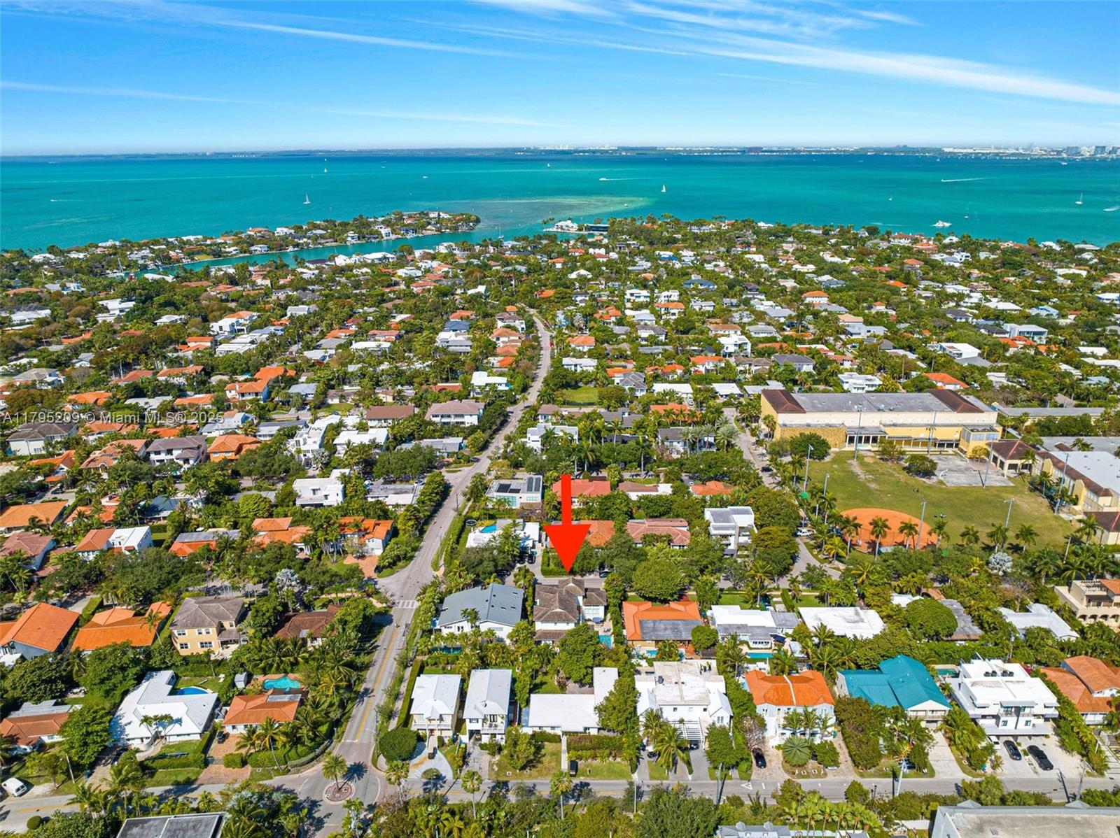 689 Glenridge Road Key Biscayne, FL 33149 - Photo 43 of 48 a view of city and ocean