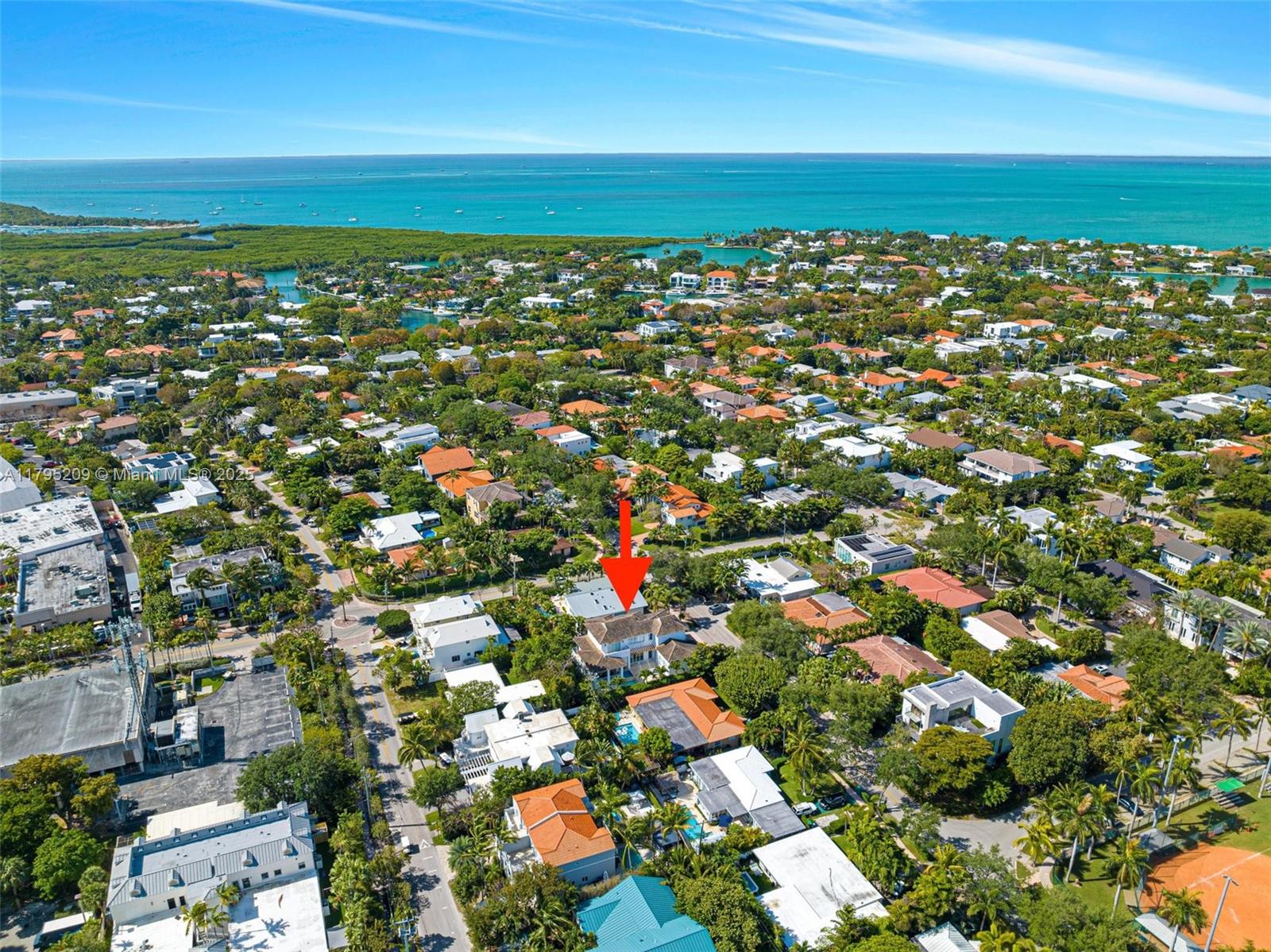 689 Glenridge Road Key Biscayne, FL 33149 - Photo 44 of 48 an aerial view of multiple house