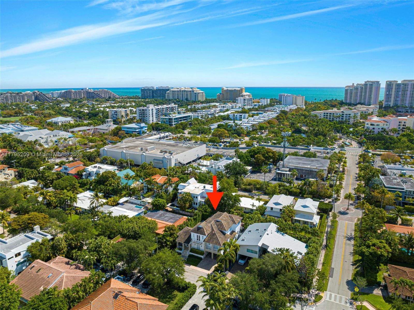 689 Glenridge Road Key Biscayne, FL 33149 - Photo 45 of 48 a view of a city