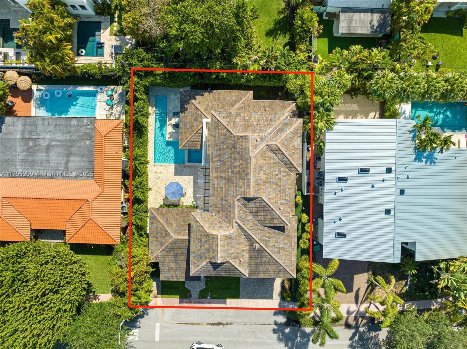 689 Glenridge Road Key Biscayne, FL 33149 - Photo 46 of 48 an aerial view of a house with a yard and garden