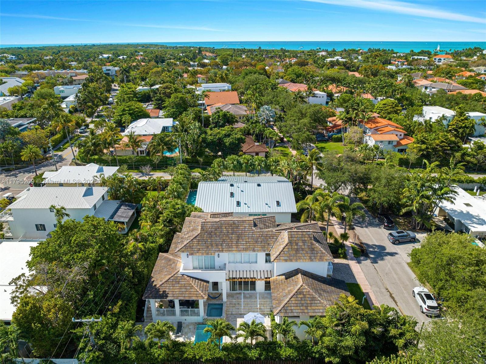 689 Glenridge Road Key Biscayne, FL 33149 - Photo 47 of 48 an aerial view of multiple house