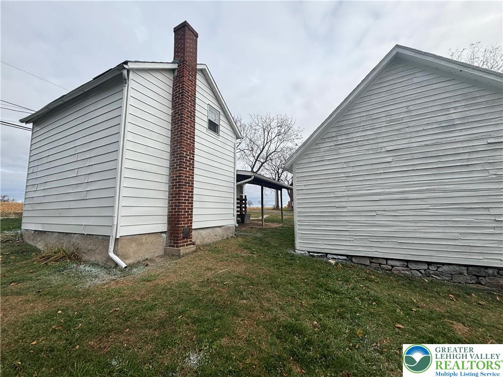 654 Youngs Hill Road Easton, PA 18040 - Photo 25 of 36 a front view of a house with a yard