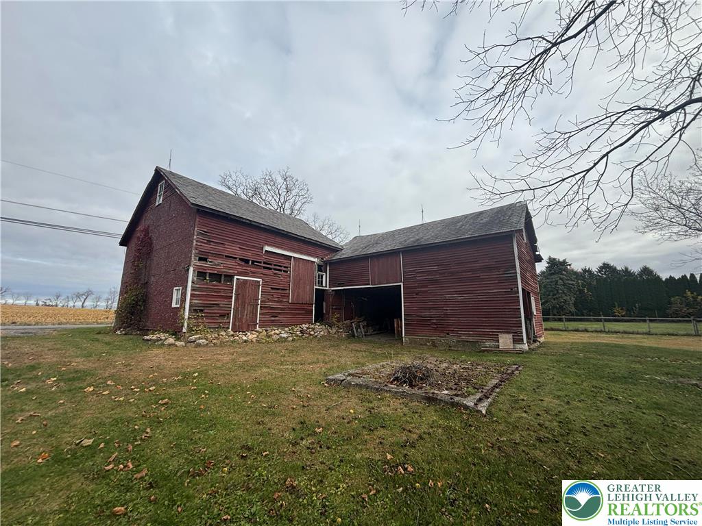 654 Youngs Hill Road Easton, PA 18040 - Photo 27 of 36 a view of a house with a yard