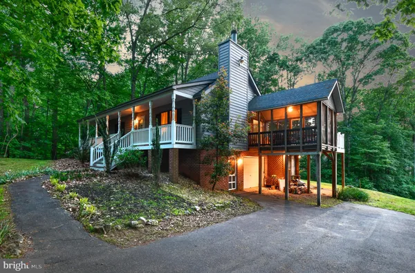 a view of backyard with green space