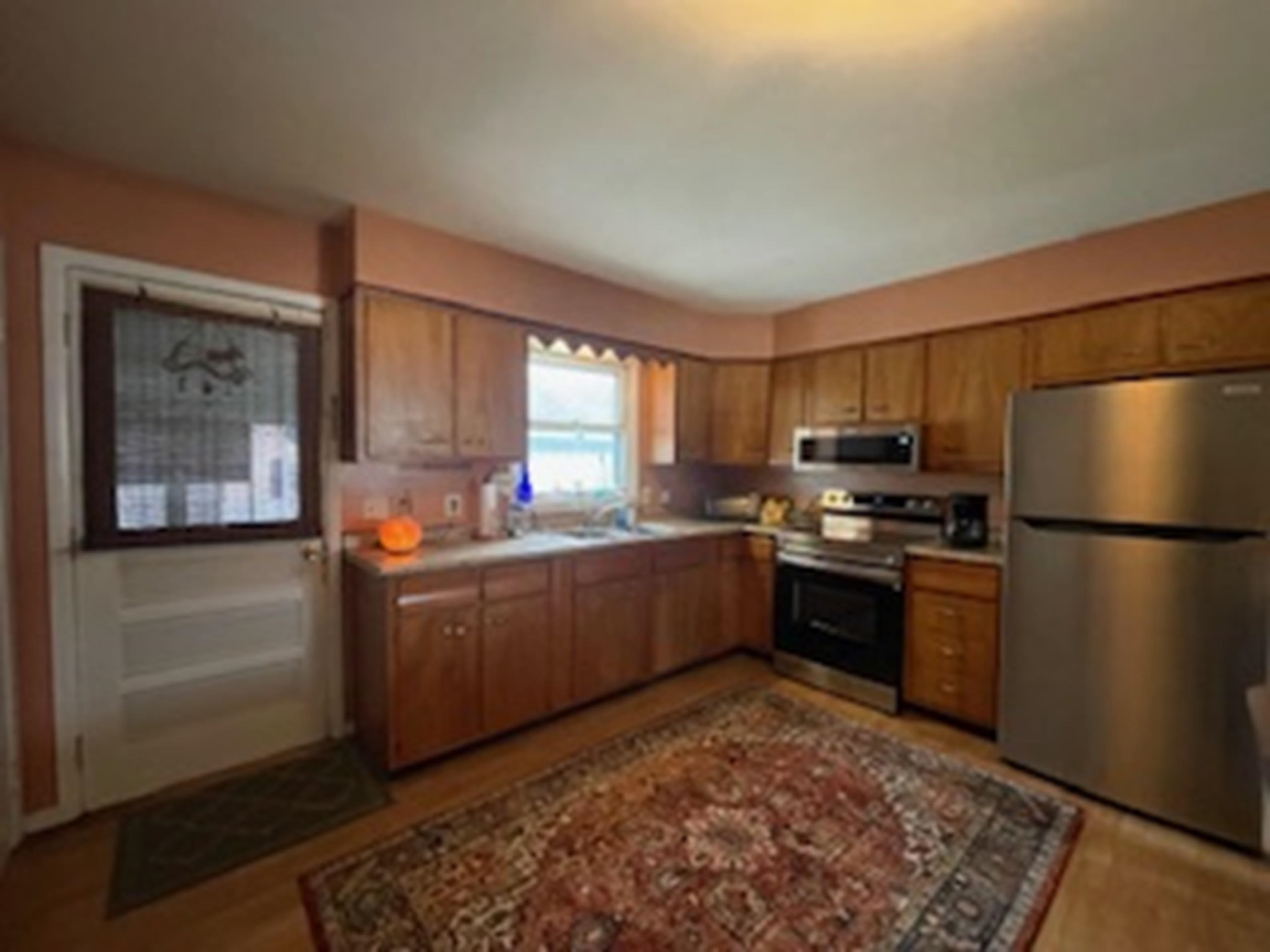 163 Hinesburg Road South Burlington, VT 05403 - Photo 2 of 28
