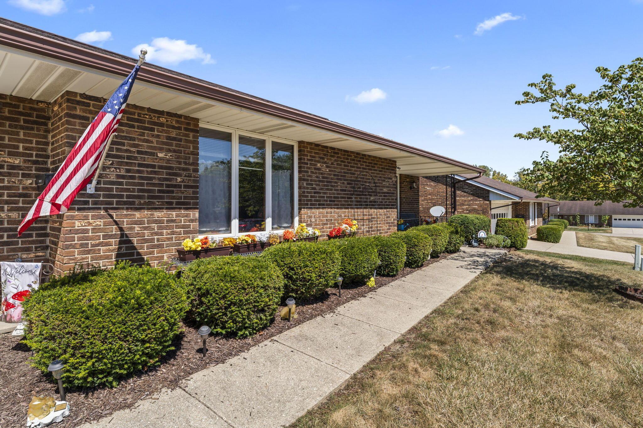 1148 Foxboro Road Springfield, OH 45503 - Photo 3 of 25 3-web-or-mls-DSC05746