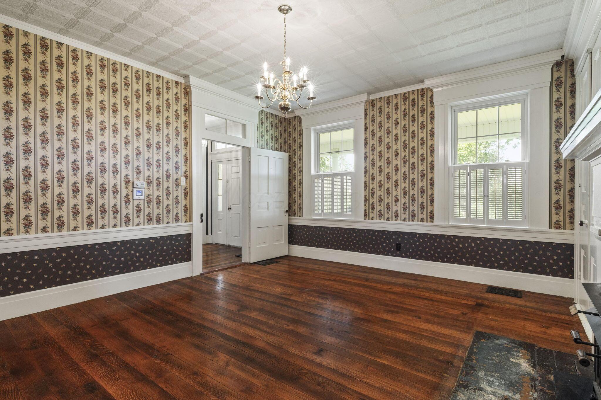 29614 Tarlton Adelphi Road Kingston, OH 45644 - Photo 11 of 60 Dining Area