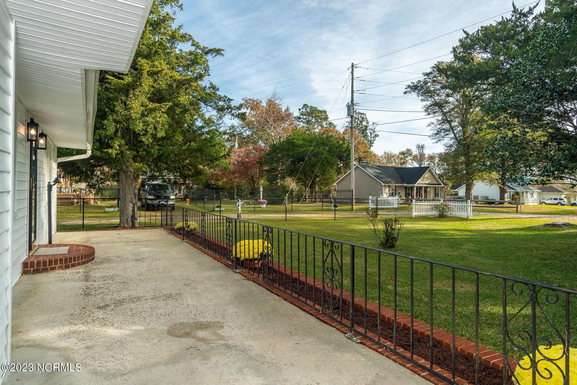 2613 Mayberry Loop Road Morehead City, NC 28557 - Photo 4 of 51 4-web-or-mls-2613-mayberry-loop-4